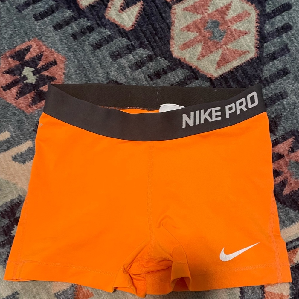 Nike pro Medium orange shorts
